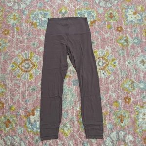 Lululemon size 6 25in mauve align leggings